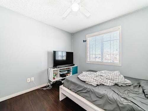 3320 20 Street, Edmonton, AB - Indoor Photo Showing Bedroom