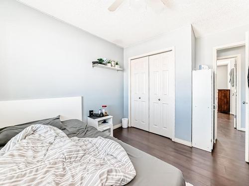 3320 20 Street, Edmonton, AB - Indoor Photo Showing Bedroom