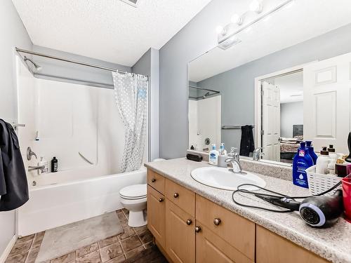 3320 20 Street, Edmonton, AB - Indoor Photo Showing Bathroom