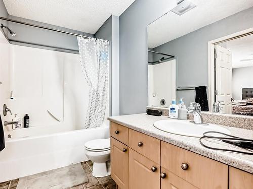 3320 20 Street, Edmonton, AB - Indoor Photo Showing Bathroom