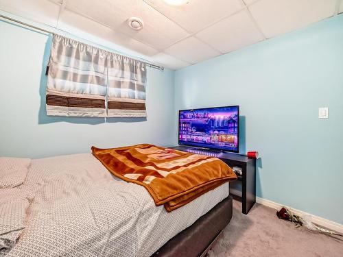 3320 20 Street, Edmonton, AB - Indoor Photo Showing Bedroom