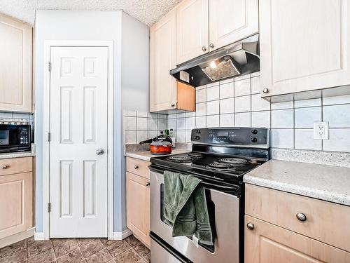 3320 20 Street, Edmonton, AB - Indoor Photo Showing Kitchen