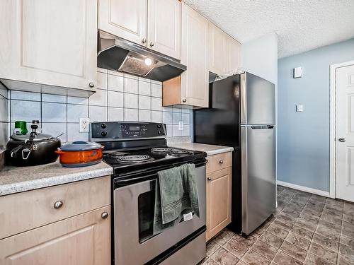 3320 20 Street, Edmonton, AB - Indoor Photo Showing Kitchen