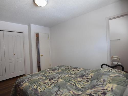 15015 72 Street, Edmonton, AB - Indoor Photo Showing Bedroom