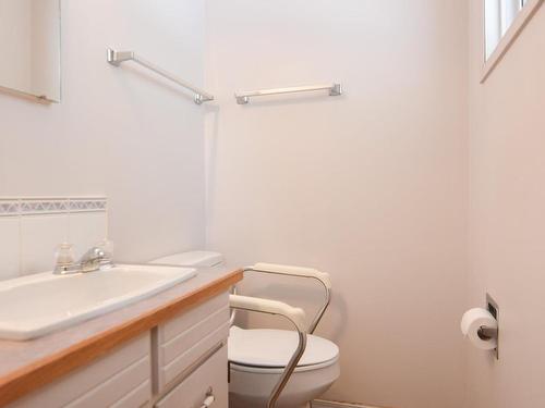 15015 72 Street, Edmonton, AB - Indoor Photo Showing Bathroom