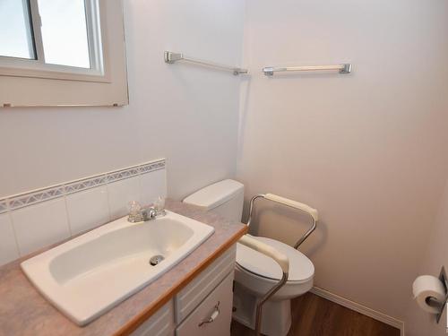 15015 72 Street, Edmonton, AB - Indoor Photo Showing Bathroom