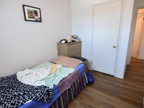 15015 72 Street, Edmonton, AB - Indoor Photo Showing Bedroom