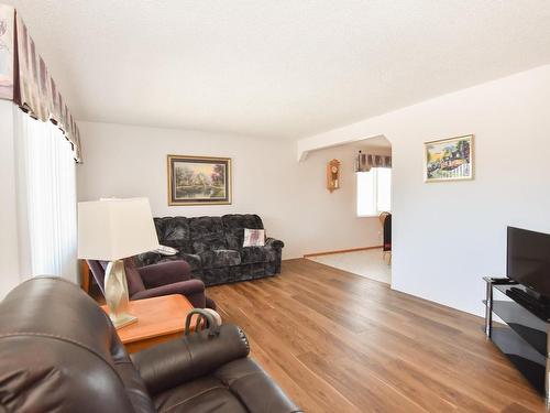 15015 72 Street, Edmonton, AB - Indoor Photo Showing Living Room