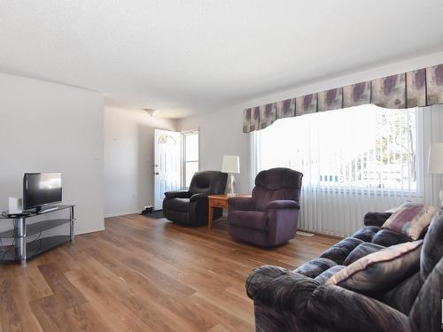 15015 72 Street, Edmonton, AB - Indoor Photo Showing Living Room