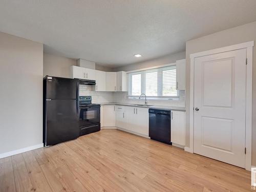 7408 149A Avenue, Edmonton, AB - Indoor Photo Showing Kitchen