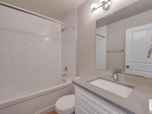 7408 149A Avenue, Edmonton, AB - Indoor Photo Showing Bathroom