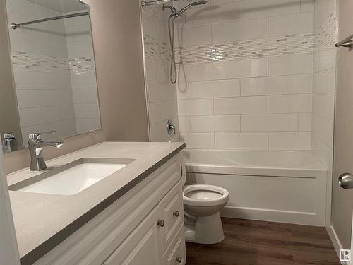 7408 149A Avenue, Edmonton, AB - Indoor Photo Showing Bathroom