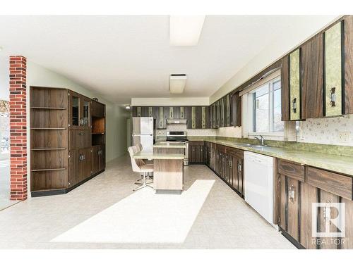 2805 259 Avenue, Edmonton, AB - Indoor Photo Showing Kitchen