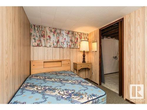 2805 259 Avenue, Edmonton, AB - Indoor Photo Showing Bedroom