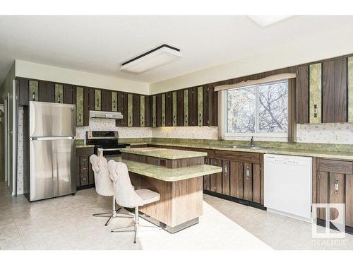 2805 259 Avenue, Edmonton, AB - Indoor Photo Showing Kitchen