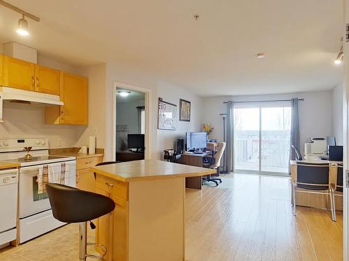 335 3425 19 Street, Edmonton, AB - Indoor Photo Showing Kitchen