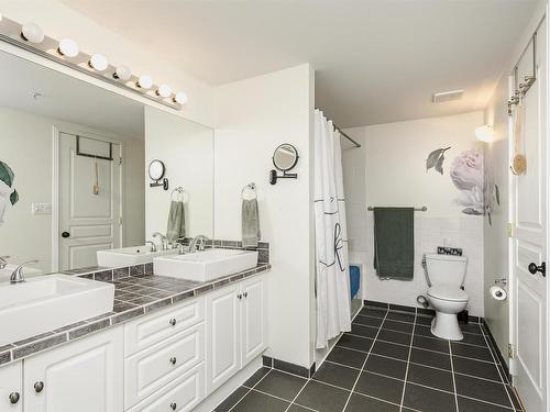 402 10728 82 Avenue, Edmonton, AB - Indoor Photo Showing Bathroom