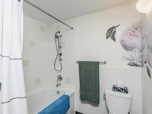 402 10728 82 Avenue, Edmonton, AB - Indoor Photo Showing Bathroom