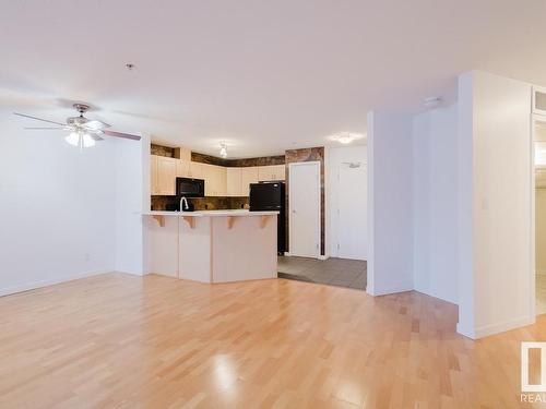 323 4312 139 Avenue, Edmonton, AB - Indoor Photo Showing Kitchen