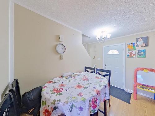 1535 Knottwood Road N, Edmonton, AB - Indoor Photo Showing Bedroom