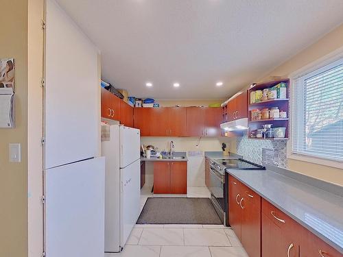 1535 Knottwood Road N, Edmonton, AB - Indoor Photo Showing Kitchen