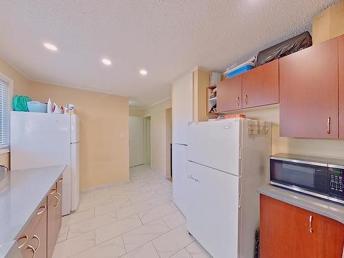 1535 Knottwood Road N, Edmonton, AB - Indoor Photo Showing Kitchen