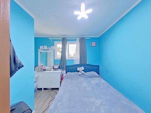 1535 Knottwood Road N, Edmonton, AB - Indoor Photo Showing Bedroom