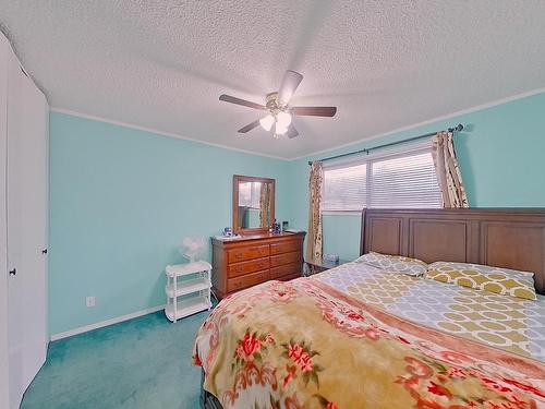 1535 Knottwood Road N, Edmonton, AB - Indoor Photo Showing Bedroom