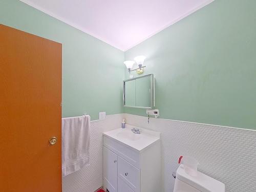 1535 Knottwood Road N, Edmonton, AB - Indoor Photo Showing Bathroom