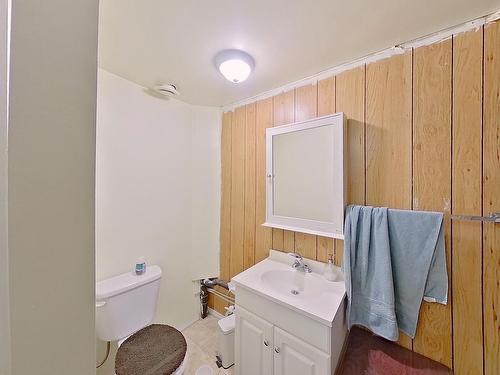 1535 Knottwood Road N, Edmonton, AB - Indoor Photo Showing Bathroom