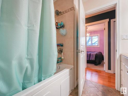 2623 35 Street, Edmonton, AB - Indoor Photo Showing Bathroom