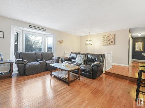 2623 35 Street, Edmonton, AB - Indoor Photo Showing Living Room