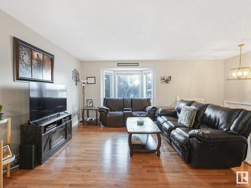 2623 35 Street, Edmonton, AB - Indoor Photo Showing Living Room