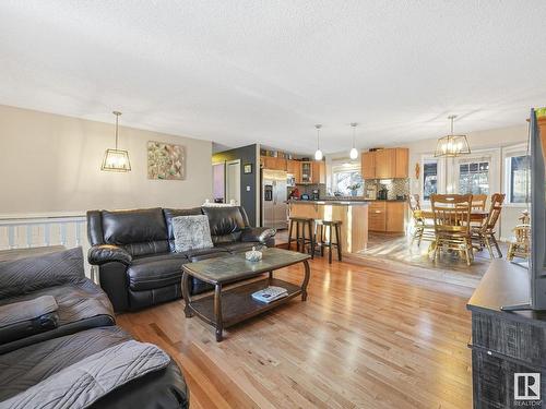 2623 35 Street, Edmonton, AB - Indoor Photo Showing Living Room