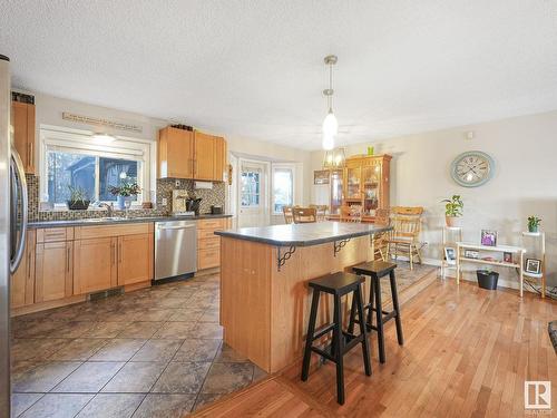 2623 35 Street, Edmonton, AB - Indoor Photo Showing Kitchen