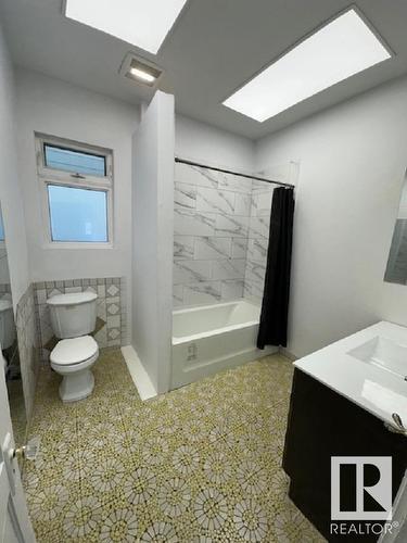 10803 93 Street, Edmonton, AB - Indoor Photo Showing Bathroom