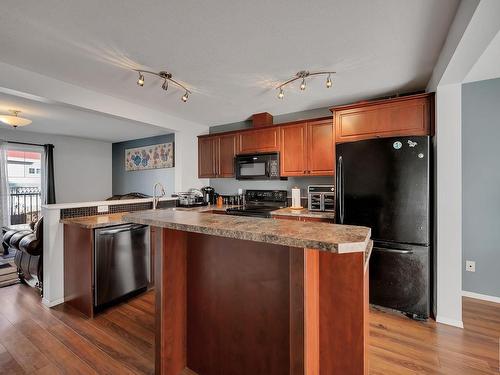 14 3751 12 Street, Edmonton, AB - Indoor Photo Showing Kitchen