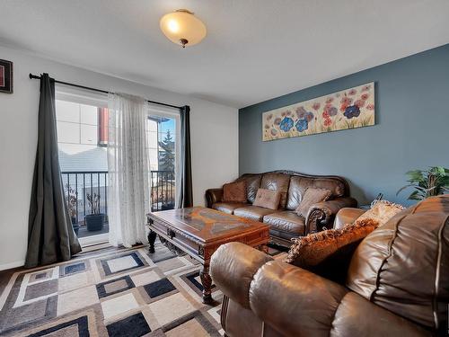 14 3751 12 Street, Edmonton, AB - Indoor Photo Showing Living Room