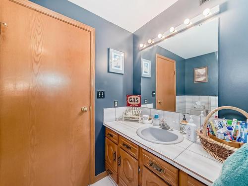 15756 106 Street, Edmonton, AB - Indoor Photo Showing Bathroom