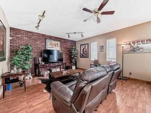 15756 106 Street, Edmonton, AB - Indoor Photo Showing Living Room