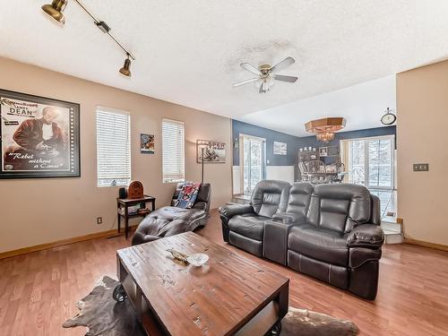 15756 106 Street, Edmonton, AB - Indoor Photo Showing Living Room