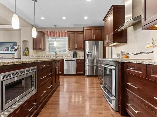 2205 Warry Loop, Edmonton, AB - Indoor Photo Showing Kitchen With Upgraded Kitchen