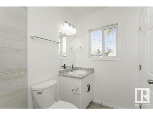 10466 157 Street, Edmonton, AB - Indoor Photo Showing Bathroom