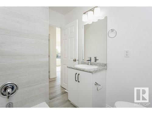 10466 157 Street, Edmonton, AB - Indoor Photo Showing Bathroom