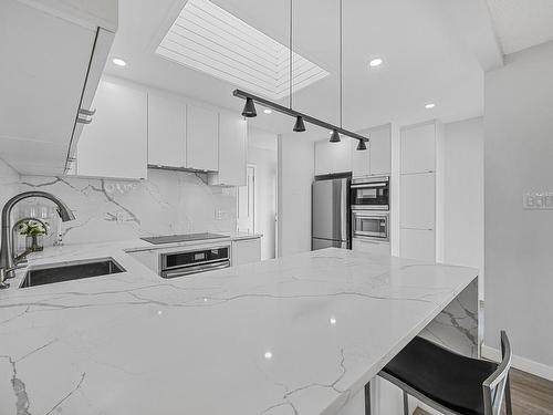 11523 141 Avenue, Edmonton, AB - Indoor Photo Showing Kitchen