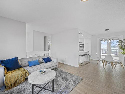 11523 141 Avenue, Edmonton, AB - Indoor Photo Showing Living Room