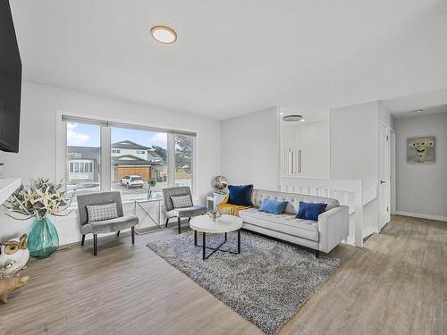 11523 141 Avenue, Edmonton, AB - Indoor Photo Showing Living Room