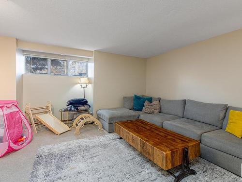 9309 98 Avenue, Edmonton, AB - Indoor Photo Showing Living Room