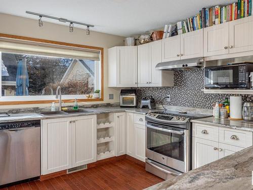 9309 98 Avenue, Edmonton, AB - Indoor Photo Showing Kitchen