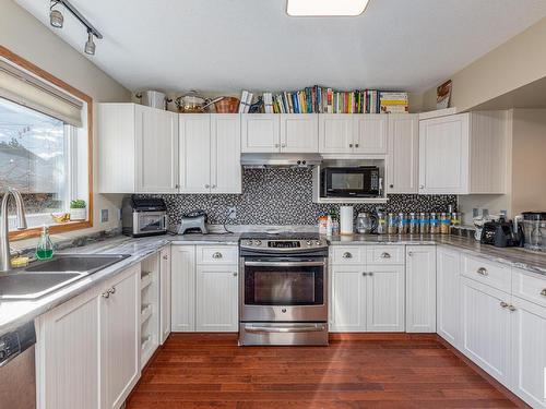 9309 98 Avenue, Edmonton, AB - Indoor Photo Showing Kitchen